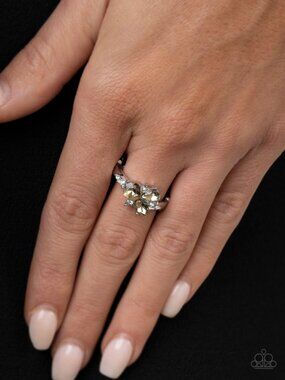 Paparazzi Ring (R112)